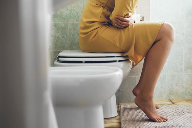 Męczyły ją bóle brzucha. W toalecie doznała szoku. Łazienka wyglądała jak miejsce zbrodni