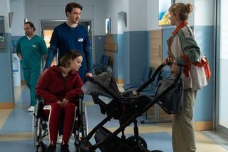 Na dobre i na złe, odc. 890: Tadek (Marcin Urbanke), Gloria (Aleksandra Grabowska), Mojżesz (Lockey Ndhlovu), Martyna (Anna Głosek)