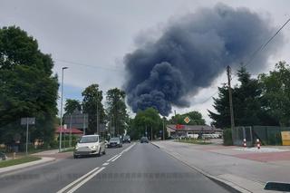 Pożar składowiska odpadów w Woli Łaskiej! Poprzedził go ogromny wybuch [ZDJĘCIA]
