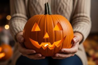 Rozmowa z dzieckiem o Halloween. Jak wyjaśnić najmłodszym to święto?