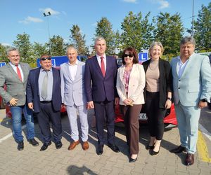 Siedlecki WORD wymienił starą flotę pojazdów egzaminacyjnych na nowe samochody marki Suzuki Swift
