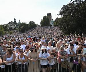 Defilada wojskowa 2024 w Warszawie. 2 tys. żołnierzy i kilkaset sztuk sprzętu wojskowego na ulicach miasta [ZDJĘCIA]