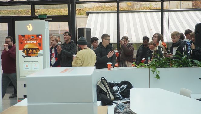 Tłumy na otwarciu Popeyes w Olsztynie. Rekordzista czekał w kolejce ponad 20 godzin