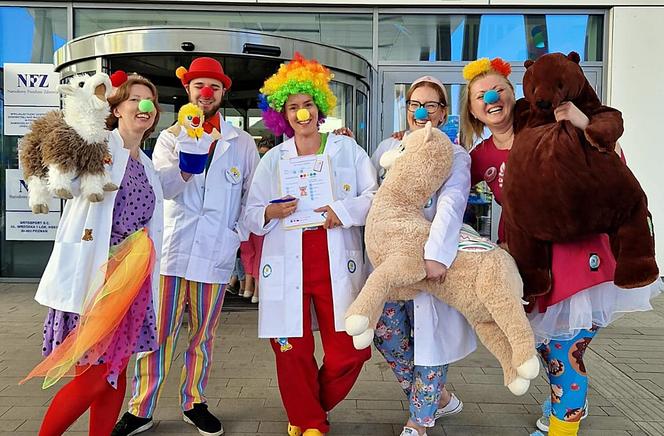 Fundacja Dr Clown prowadzi terapię śmiechem