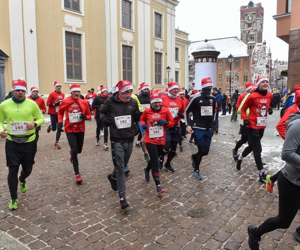 21. edycja Festiwalu Biegów Świętych Mikołajów w Toruniu. 2000 uczestników na starcie