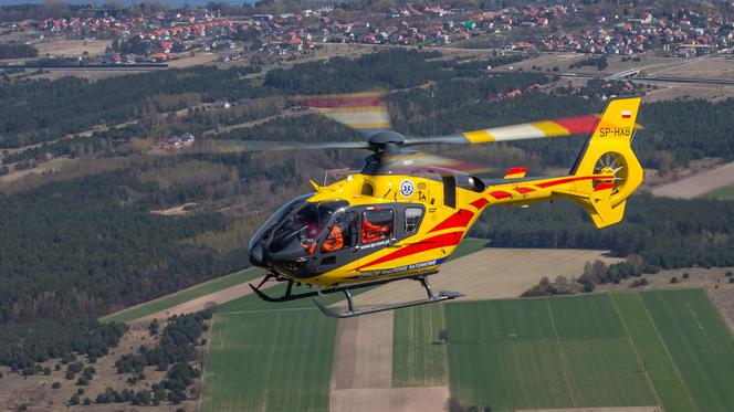 Koszmarny wypadek w Mysłowicach. 8-letni chłopiec spadł z wiaduktu. Został przewieziony do szpitala helikopterem LPR