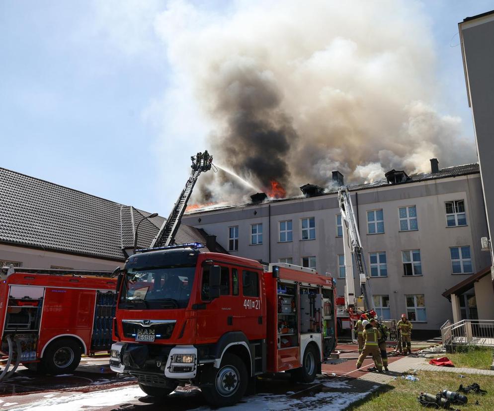 Pożar szkoły w Grodzisku Mazowieckim. Przerwana matura i ewakuacja uczniów 