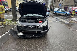 Pabianice. Śmiertelny wypadek w drodze do szpitala. Jedna osoba nie żyje, pięć zostało rannych [ZDJĘCIA].