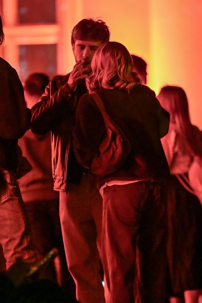 Maciej Musiał całował ukochaną na balkonie