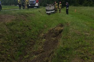 Złamał dożywotni zakaz. Po dachowaniu w pow. górowskim porzucił auto i poszedł pieszo