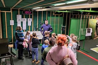 Uczestnicy akcji Bezpieczne ferie z wizytą u sądeckich policjantów