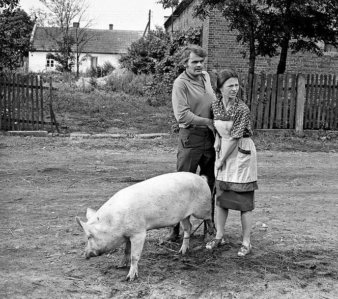 Jerzy Janeczek (Witia Pawlak) i Ilona Kuśmierska (Jadźka Kargul), “Nie ma mocnych”, 1974.