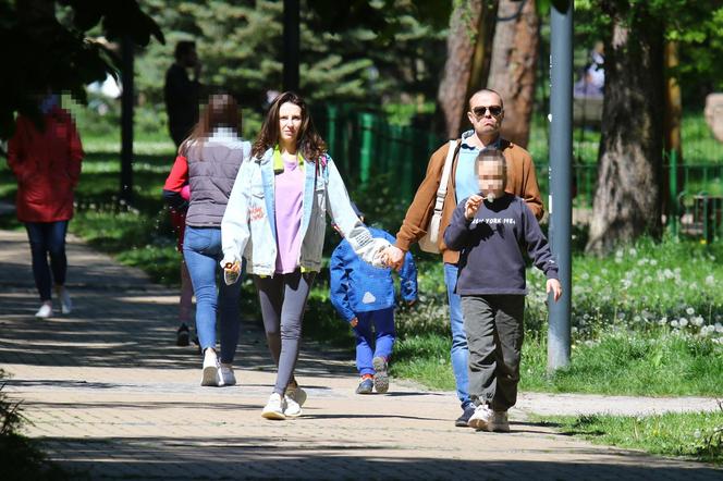 Cieżarna Dominika od Marcina Hakiela zajada się goframi i lodami