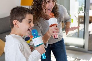 „Małgośkę” i „Baśkę” śpiewali wszyscy, a ty? QUIZ sprawdzi, jak dobrze znasz polskie hity z imionami