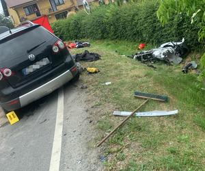 Makabryczny wypadek pod Brzeskiem. 29-letni motocyklista wbił się pod volkswagena. Nie żyje [ZDJĘCIA]