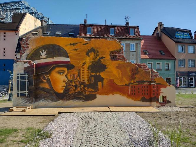 Jelenia Góra upamiętnia Powstańców Warszawskich. Zobacz piękny powstańczy mural 