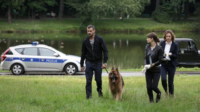 Komisarz Alex 8 sezon odc. 95. Marta Grabska (Beata Fido), Michał Orlicz (Antoni Pawlicki), Ewa Krassowska (Agnieszka Więdłocha)