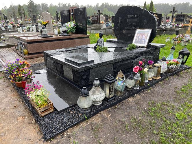 Okazały grobowiec zmarłych tragicznie białostockich medyków