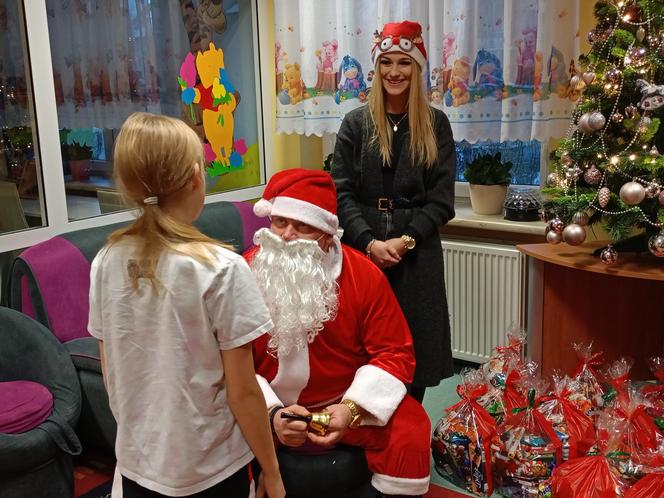 Do dzieci z domów dziecka trafiło łącznie 220 dużych paczek słodyczy