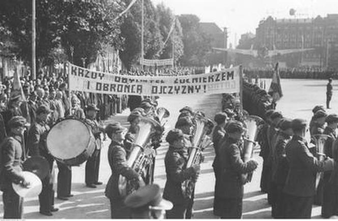 WYJĄTKOWE zdjęcia z placu Wolności w Poznaniu. Tak świętowano tam przed wojną