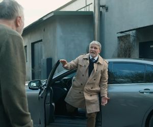 Barwy szczęścia odc. 3244. Andrzej Zastoja (Leon Charewicz),  Antoni Kiryłło  (Cezary Nowak)44. Andrzej Zastoja (Leon Charewicz)