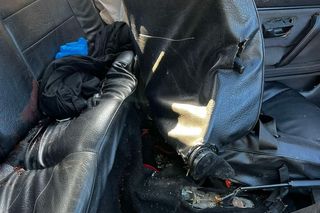 Golf zawinął się na latarni! Nie żyje 17-latek kierowca. Ten napis na aucie zmroził wszystkich