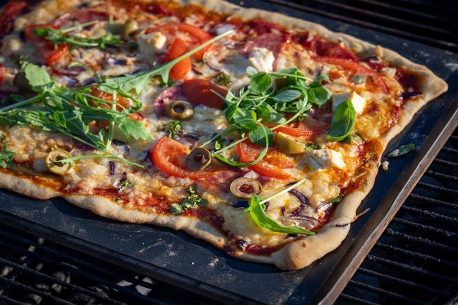 Niecodzienny sposób na przygotowanie pizzy. Idealny w sezonie grillowym