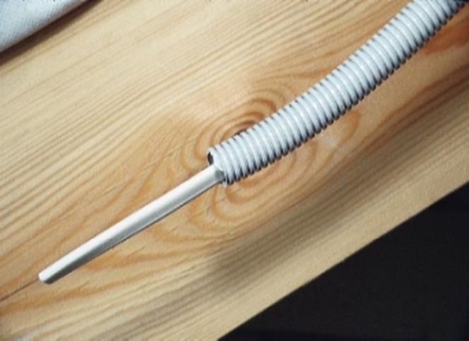 Instalacja elektryczna: kiedy pod tynkiem a kiedy na wierzchu?