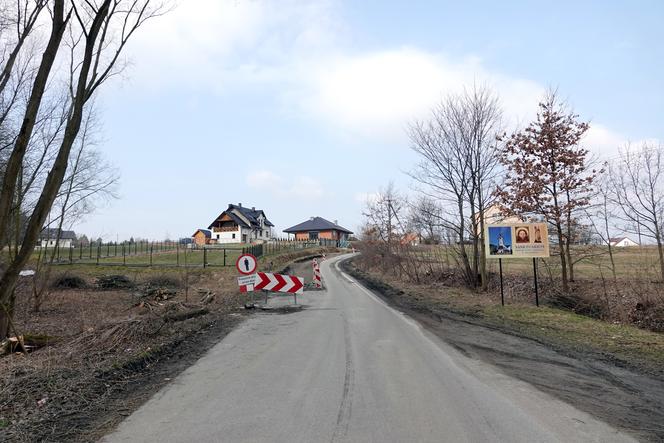 Będzie nowy asfalt i chodniki. Kolejny kawałek drogi Grybów - Krużlowa Wyżna do remontu!