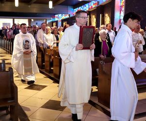 Polonia modliła się przy relikwiach pierwszego świętego millenialsa