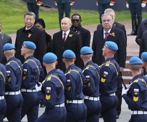 Putin gromadzi sprzęt 50 km od granicy z NATO! Wszystko widać na zdjęciach!