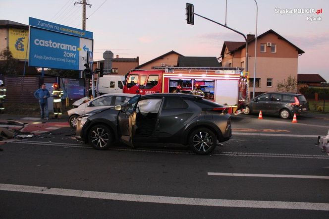 Wypadek w Świerklanach. Kierująca nie ustąpiła pierwszeństwa. Są ranni