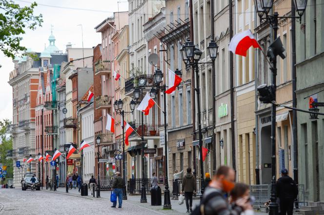 Święto Flagi i Konstytucji 3 Maja w Toruniu. Tak wyglądały w czasach pandemii koronawirusa