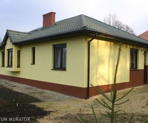 Projekt domu z czterospadowym dachem. Jak wykończyć dach i zaplanować poddasze?
