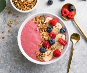 Płatki owsiane wymieszaj z tymi 2 składnikami. Ta owsianka uwiedzie wyglądem i oczaruje smakiem 