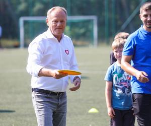  Filmik z Tuskiem trafił do sieci! Donald Tusk zaskoczył dzieci i ministra sportu