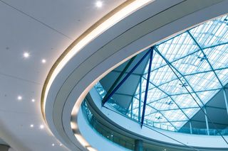 Oświetlenie w obiektach komercyjnych