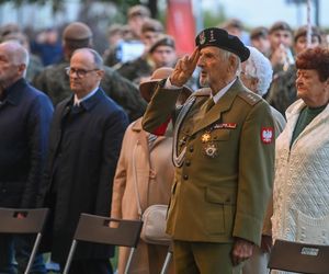 Uroczystości upamiętniające 80 rocznicę upadku Powstania Warszawskiego pod Redutą Banku Polskiego w Warszawie