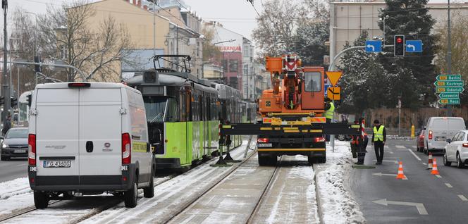Wykolejony tramwaj w centrum Gorzowa
