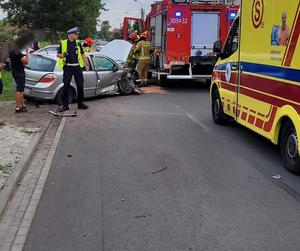 Zderzenie dwóch osobówek w Nowej Wsi Wielkiej! Jedna osoba trafiła do szpitala [ZDJĘCIA]