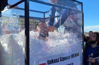 Rekord Guinnessa pobity w Tarnobrzegu! Łukasz Szpunar spędził w lodzie ponad cztery godziny!