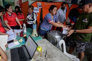 Supertajfun w Filipinach. Dwie osoby zginęły, milion ewakuowanych