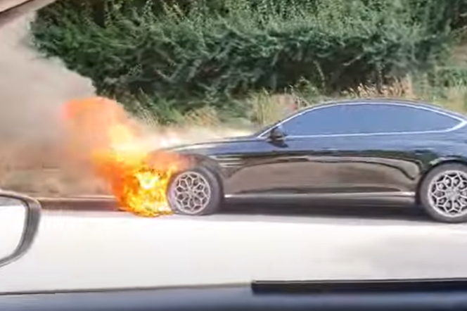 Genesis G80 spłonął na autostradzie