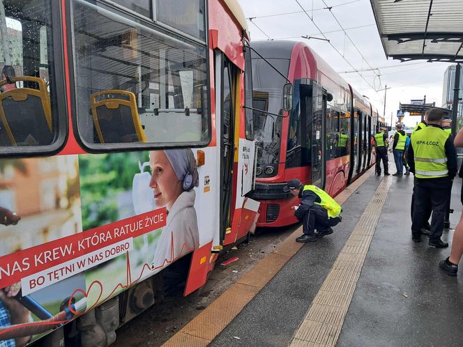 Zderzenie dwóch tramwajów w centrum Łodzi.