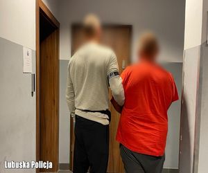 Kradł przebrany w prześcieradło, usłyszał już zarzuty