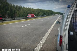 68-latek prosił się o śmierć. Zrobił to na autostradzie! Kierowcy i policjanci w szoku