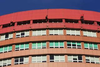 Kalisz. Wspinali się po ścianach „okrąglaka”, by rozbawić małych pacjentów i zebrać pieniądze na WOŚP