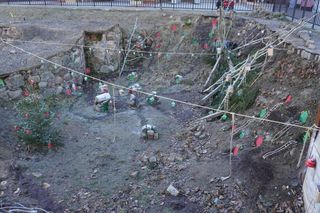 Pod Wysoką Bramą w Olsztynie „zamieszkały” skrzaty. Kim są Barstuki? [ZDJĘCIA]