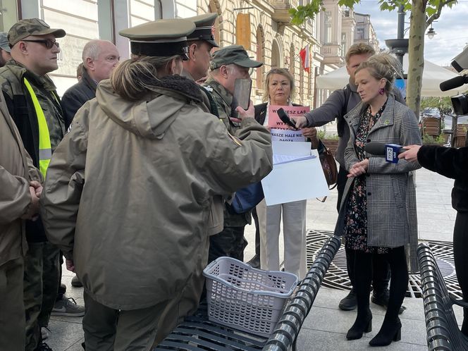 Wielki protest pod urzędem miasta w Łodzi. "Broń lasów Lublinka"