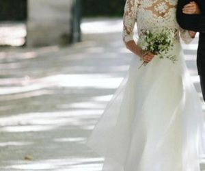 Porównaliśmy suknie ślubne córek prezydentów